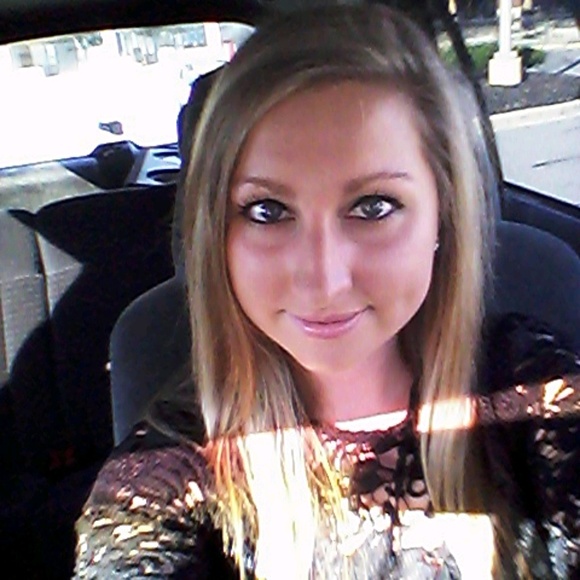 Meet your Posher, Erika - Picture 1 of 1